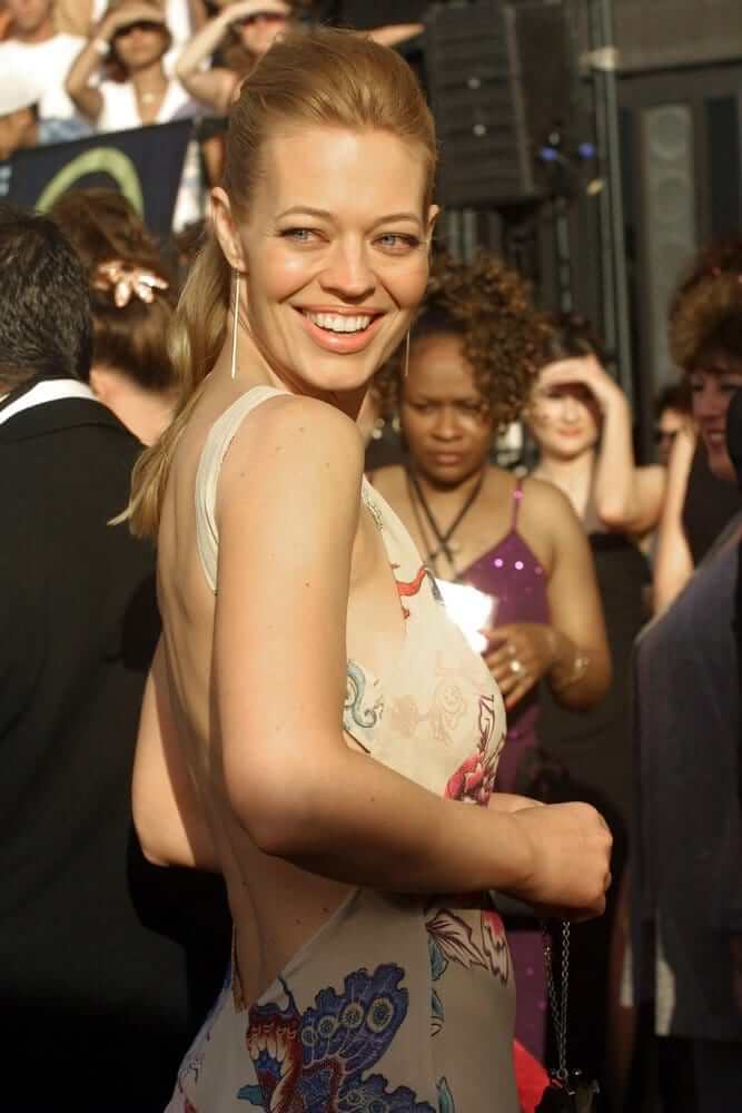 61 Sexy Jeri Ryan Boobs Pictures Which Will Make You Slobber For Her 42