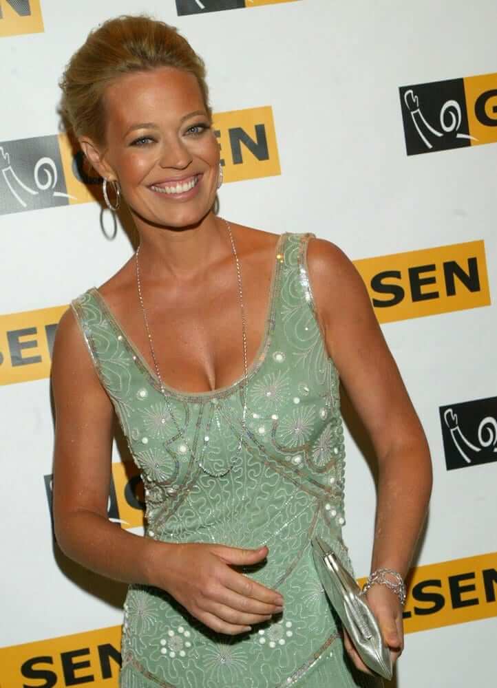 61 Sexy Jeri Ryan Boobs Pictures Which Will Make You Slobber For Her 40