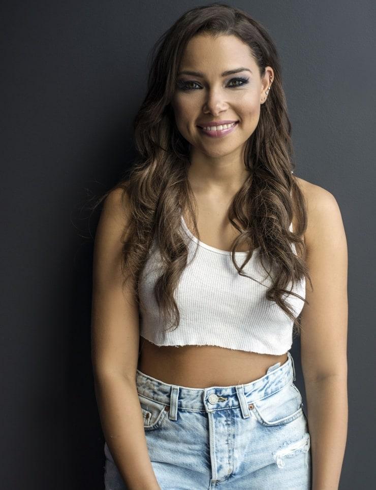 70+ Hot Pictures Of Jessica Parker Kennedy Which Will Make Your Day A Win 17