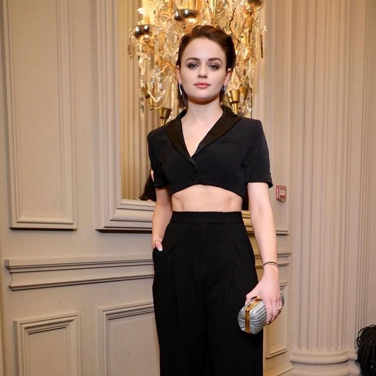 70+ Hot And Sexy Pictures Of Joey King Exposes Her Curvy Body 28