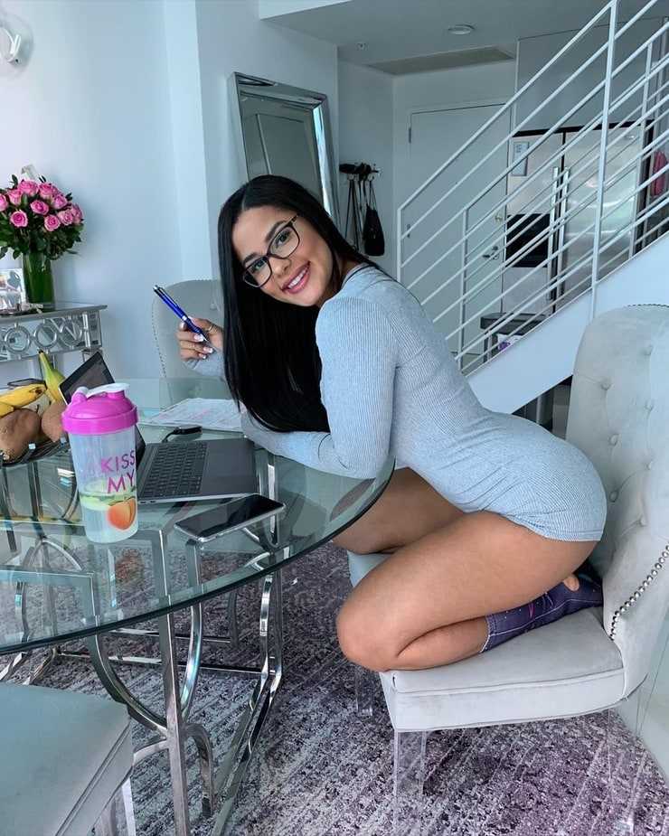 61 Sexy Katya Elise Henry Boobs Pictures Are A Charm For Her Fans 247