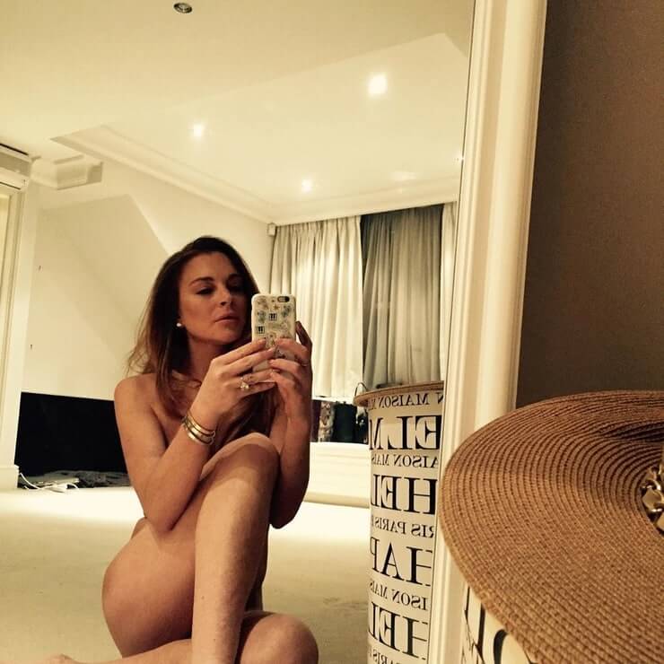 70+ Hot Pictures Of Lindsay Lohan Which Will Make You Drool For Her 12