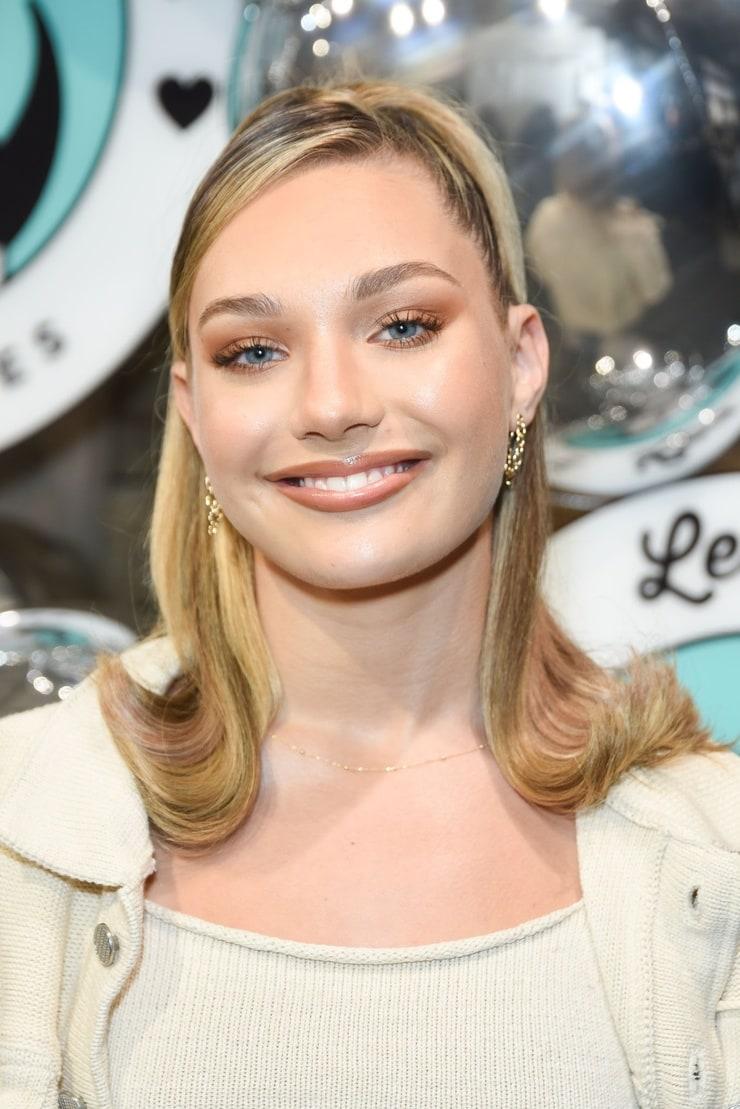 70+ Hot Pictures Of Maddie Ziegler Prove That She Is As Sexy As Can Be 23