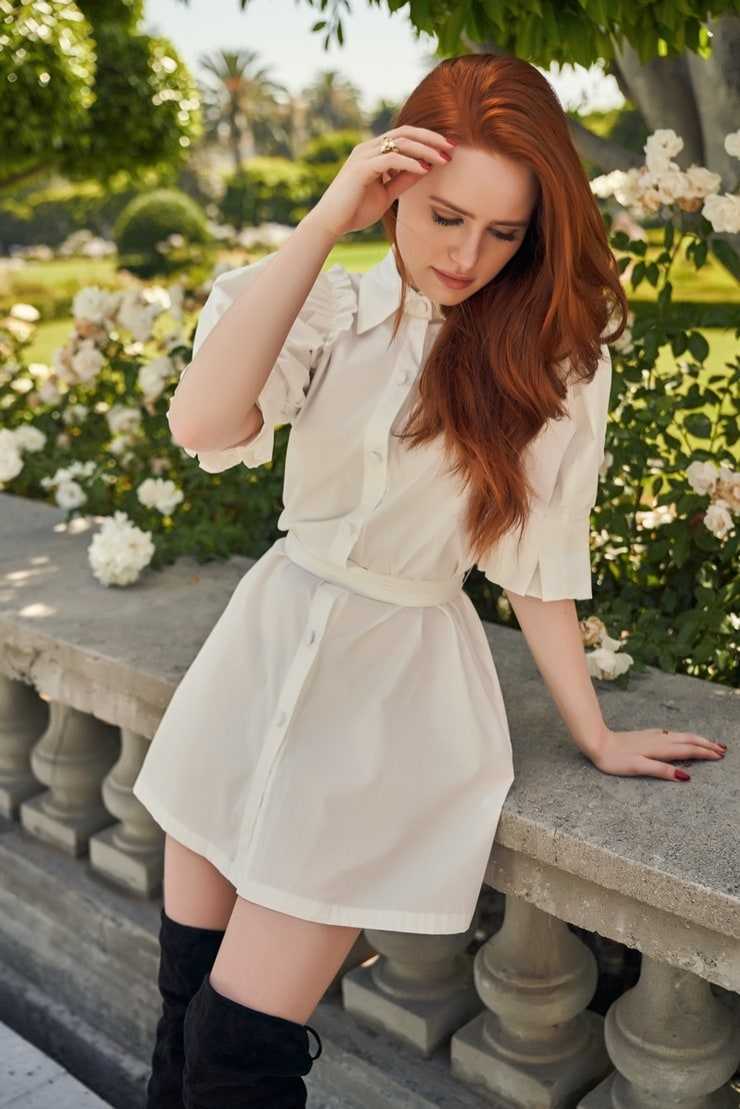 70+ Hot Pictures of Madelaine Petsch From Riverdale 17
