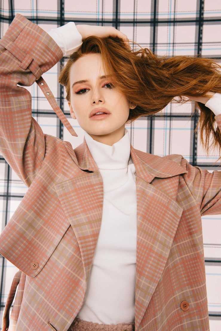70+ Hot Pictures of Madelaine Petsch From Riverdale 18
