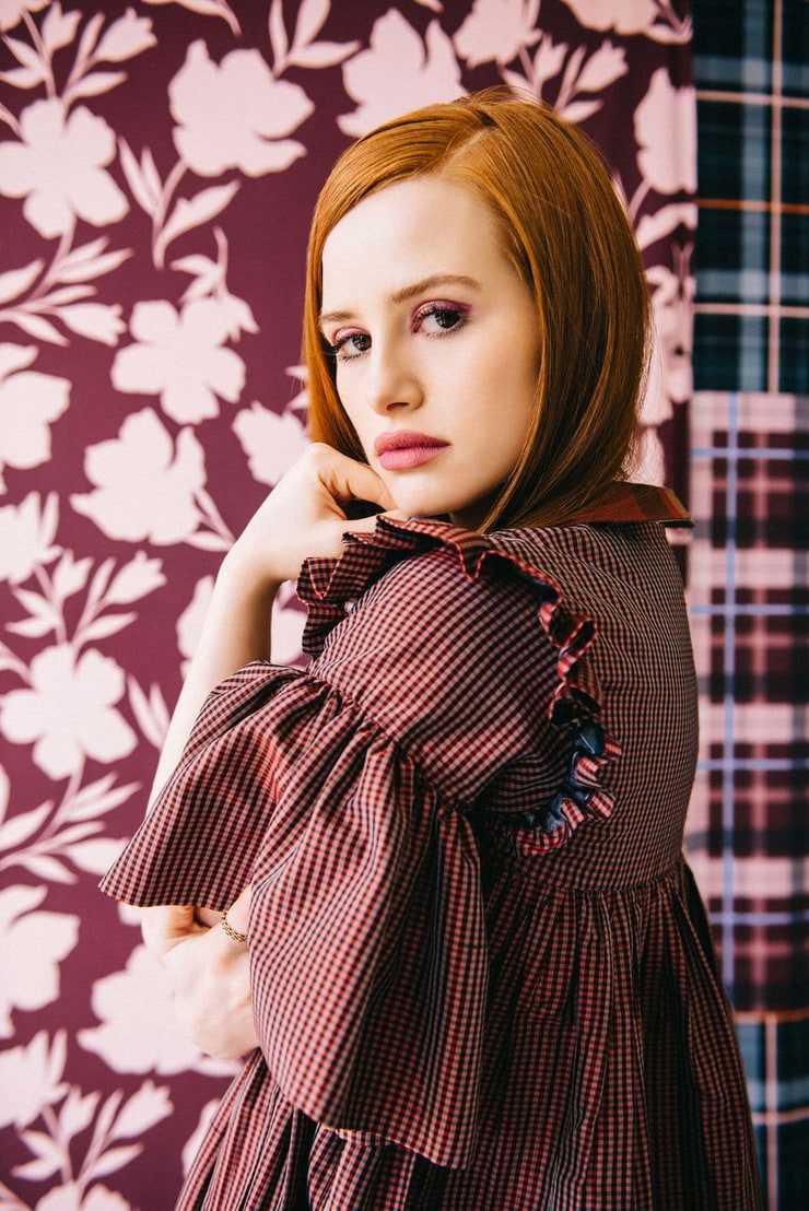 70+ Hot Pictures of Madelaine Petsch From Riverdale 19