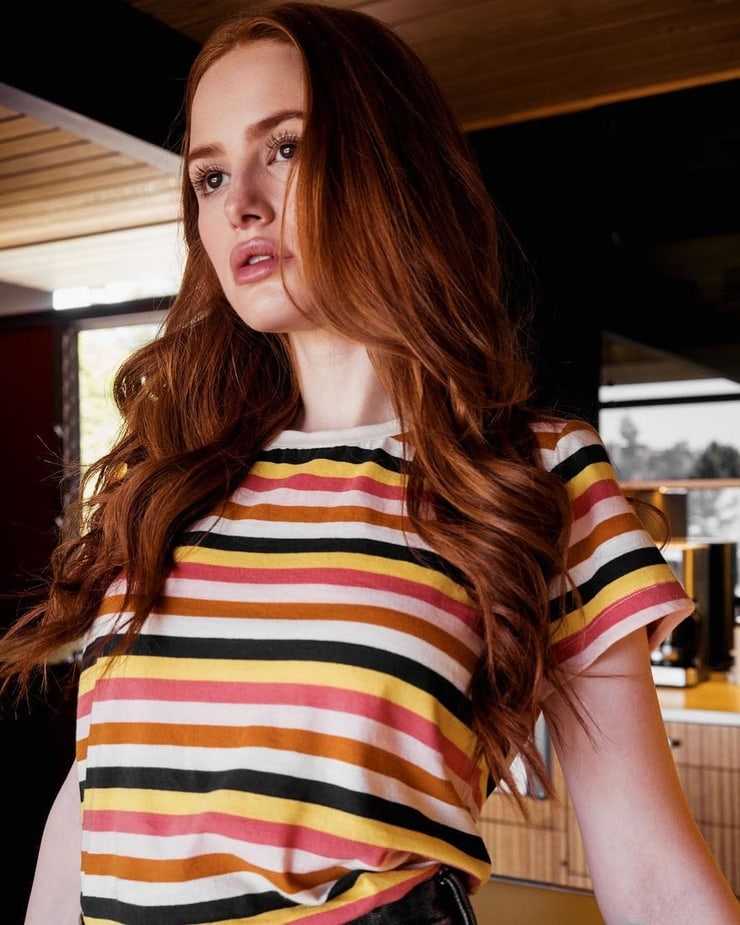 70+ Hot Pictures of Madelaine Petsch From Riverdale 26