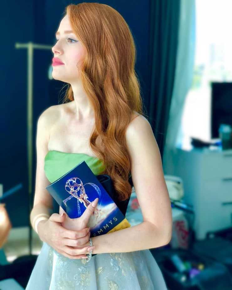 70+ Hot Pictures of Madelaine Petsch From Riverdale 2