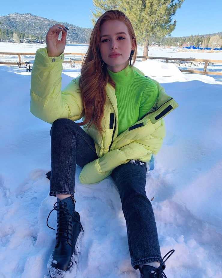 70+ Hot Pictures of Madelaine Petsch From Riverdale 4