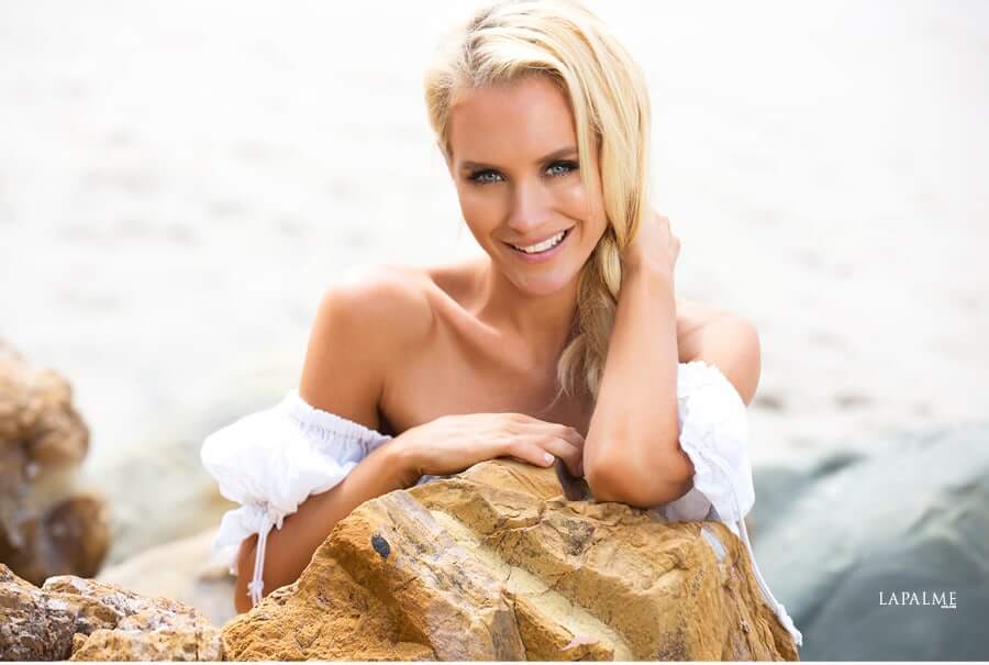 61 Sexy Nicky Whelan Boobs Pictures Will Induce Passionate Feelings for Her 235