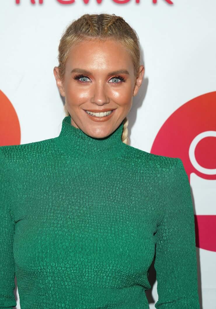 61 Sexy Nicky Whelan Boobs Pictures Will Induce Passionate Feelings for Her 270