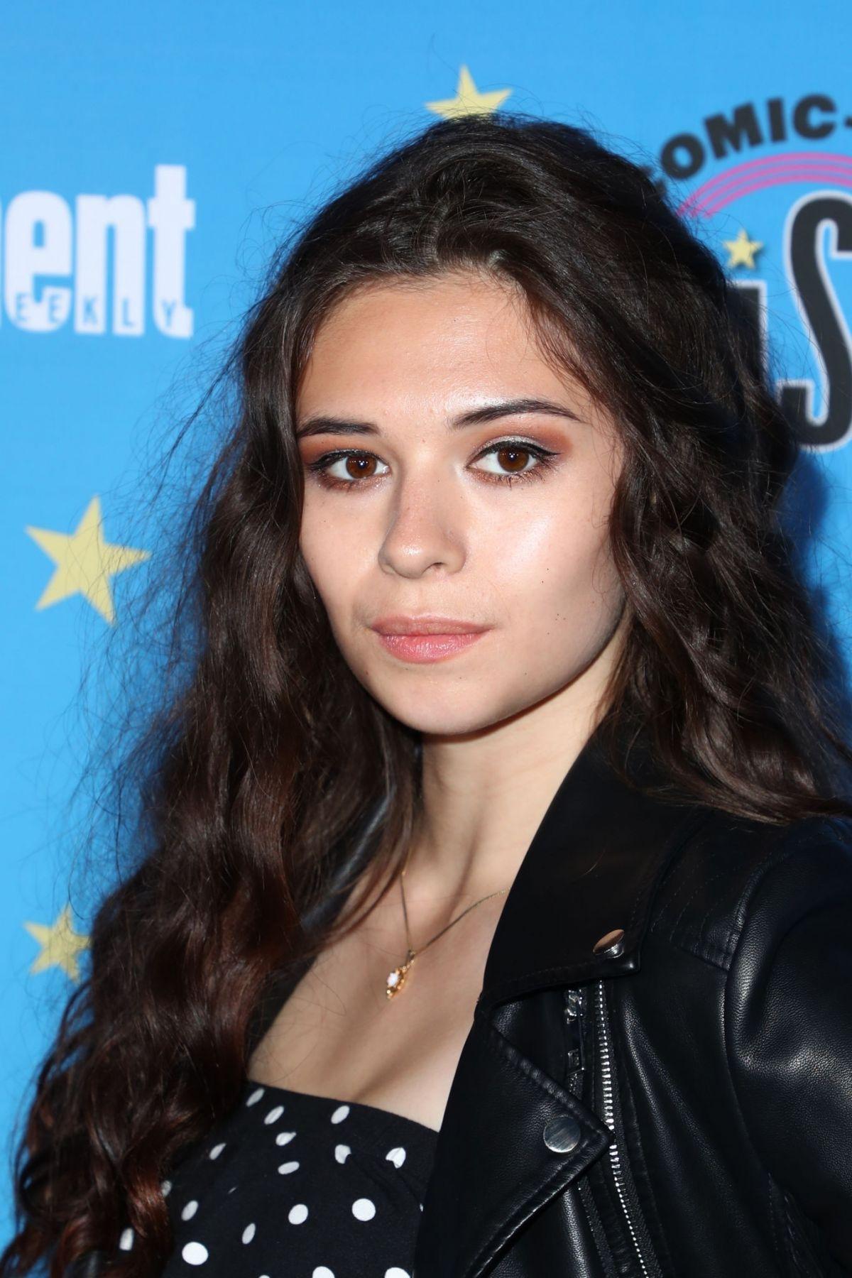 55 Hot Pictures Of Nicole Maines Which Will Make You Fall For Her 6