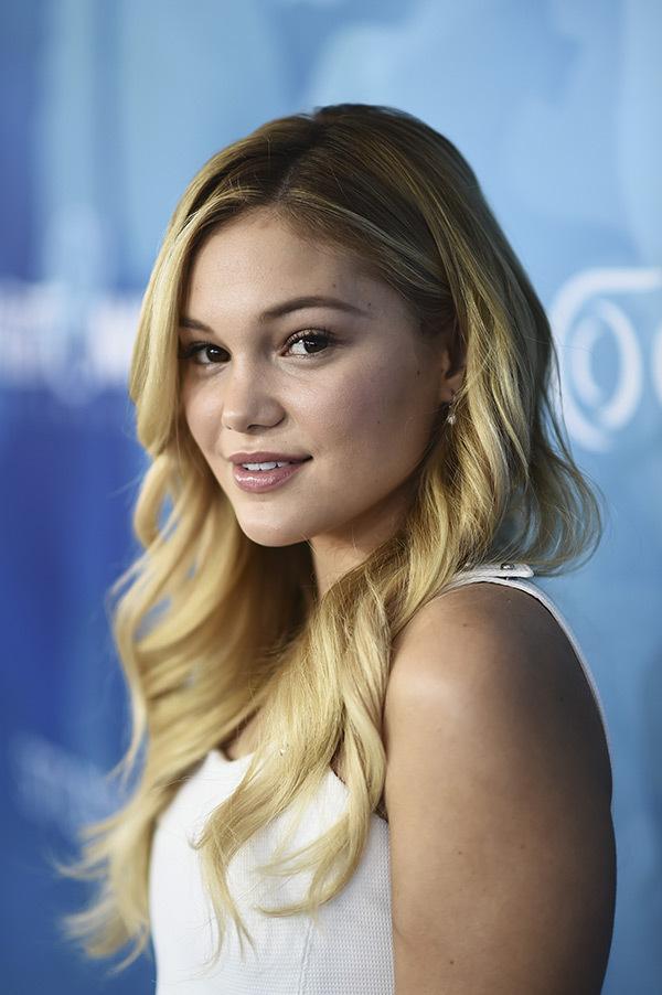 70+ Hot Pictures Of Olivia Holt – Dagger Actress In Cloak And Dagger TV Series 28