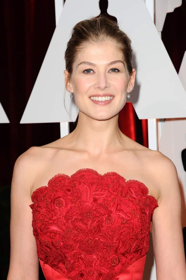 70+ Hot Pictures Of Rosamund Pike Are Pure Bliss For Fans 19
