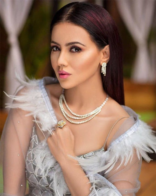 Bollywood Actress Sana Khan Poses for FabLook 18