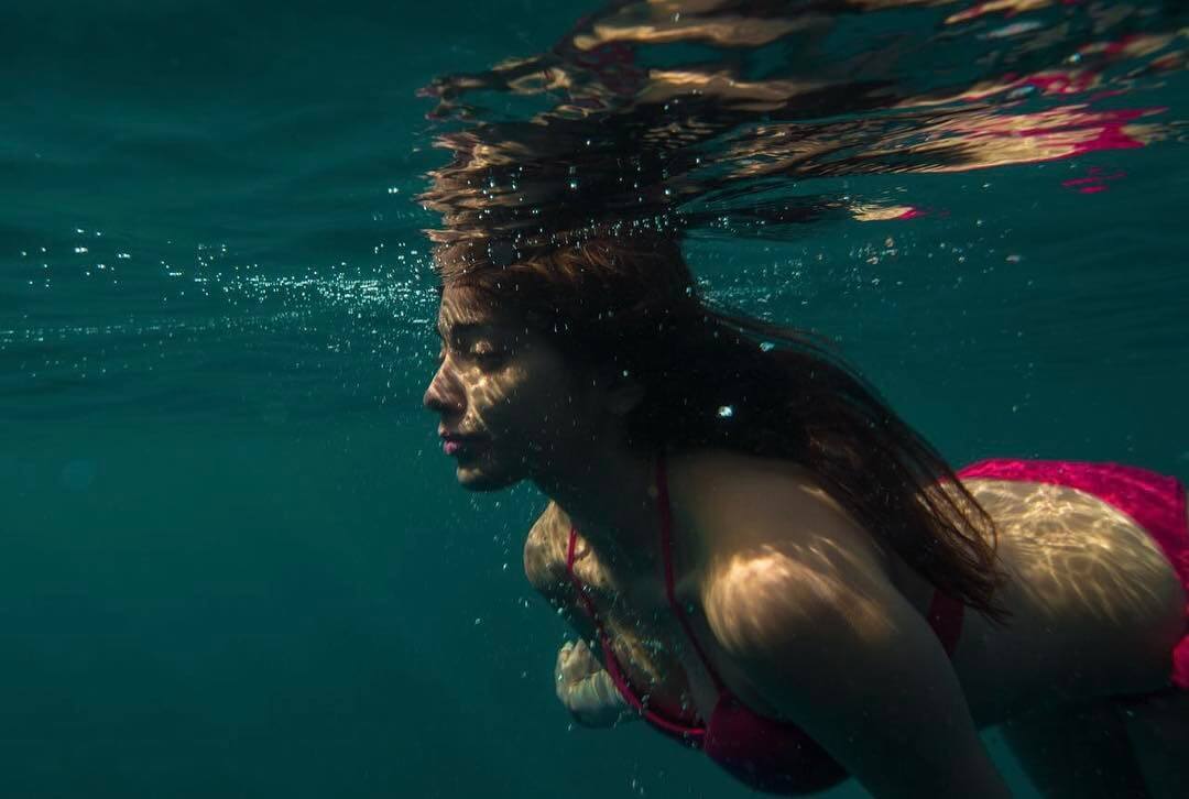 shriya saran under the water