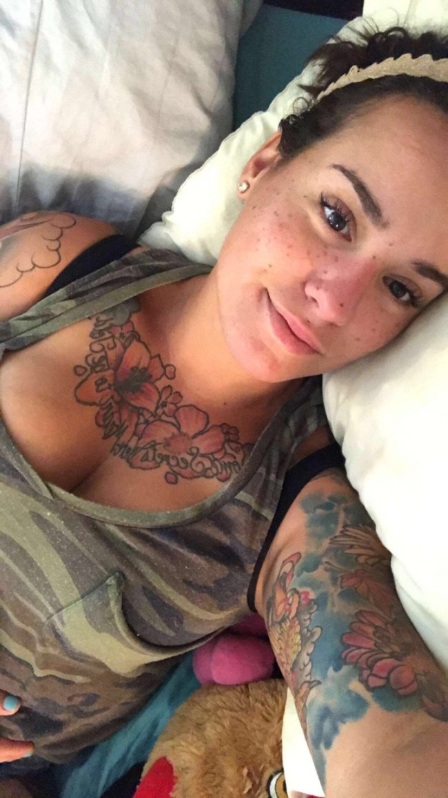 Tattoo’s Are So Sexy On A Girl (31 Photos) 47
