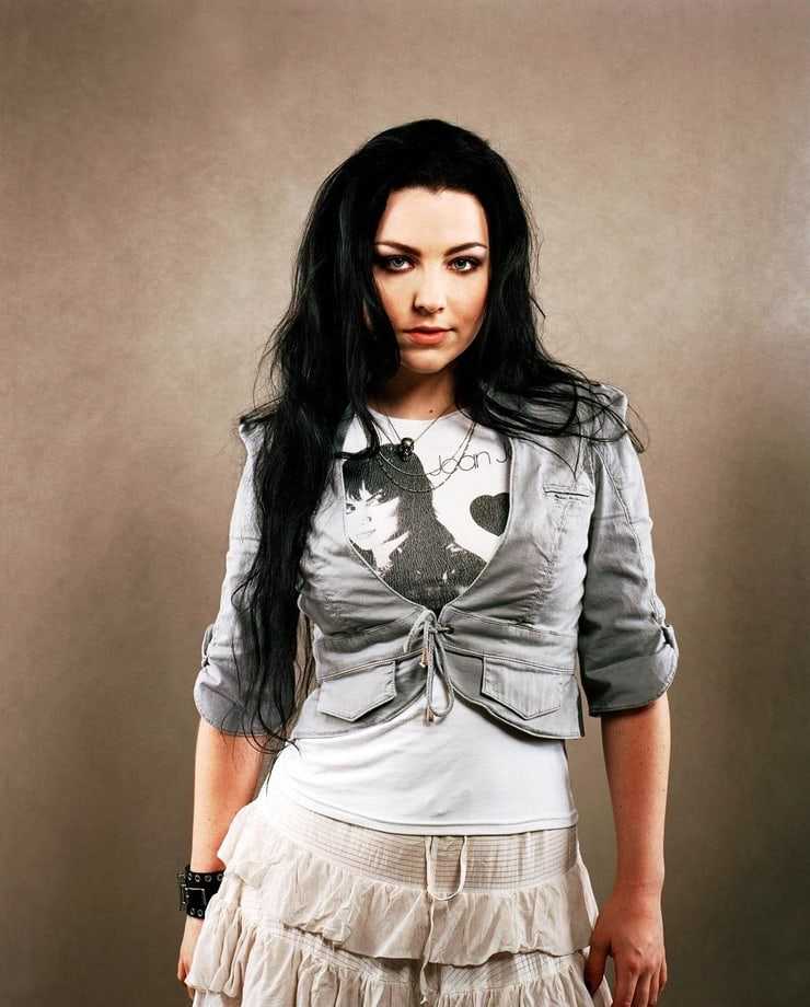 48 Sexy and Hot Amy Lee Pictures – Bikini, Ass, Boobs 14