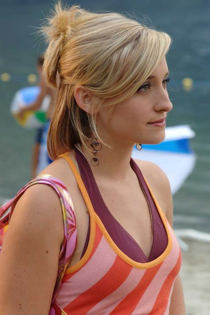 52 Sexy and Hot Allison Mack Pictures – Bikini, Ass, Boobs 15
