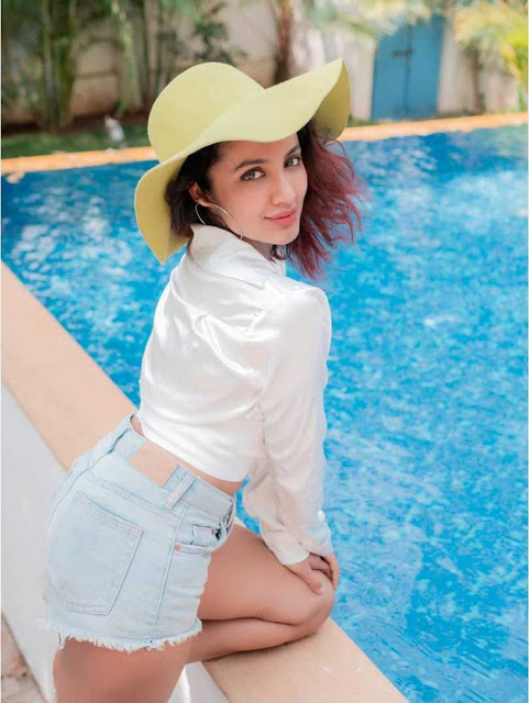 Tejaswi Madivada Hot Actress Latest Photoshoot Pics 4