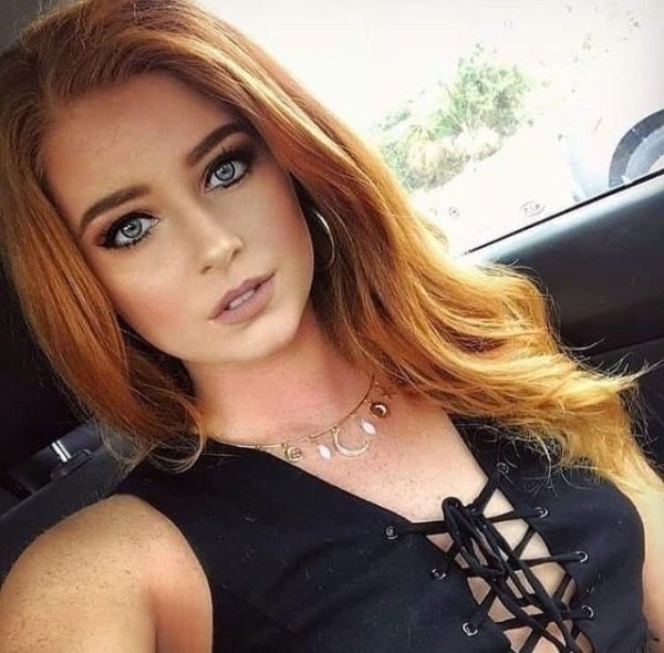 Hot Car Selfies (41 pics)