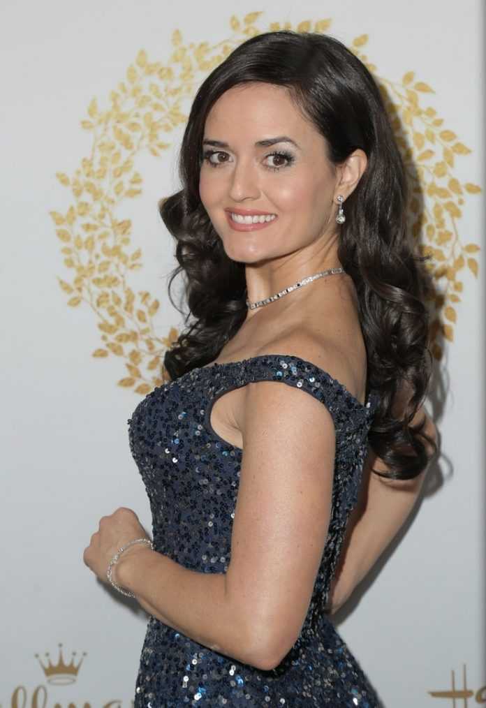 50 Sexy and Hot Danica McKellar Pictures – Bikini, Ass, Boobs 19