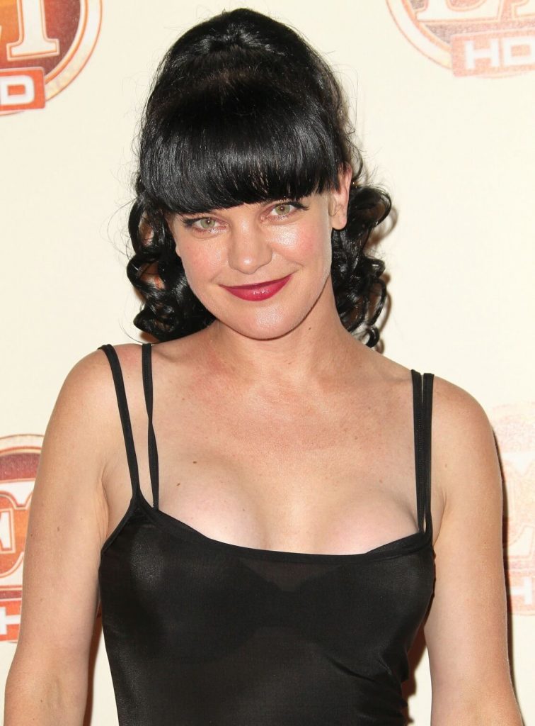 41 Sexy and Hot Pauley Perrette Pictures – Bikini, Ass, Boobs 3