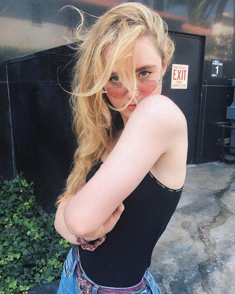 47 Sexy and Hot Kathryn Newton Pictures - Bikini, Ass, Boobs.