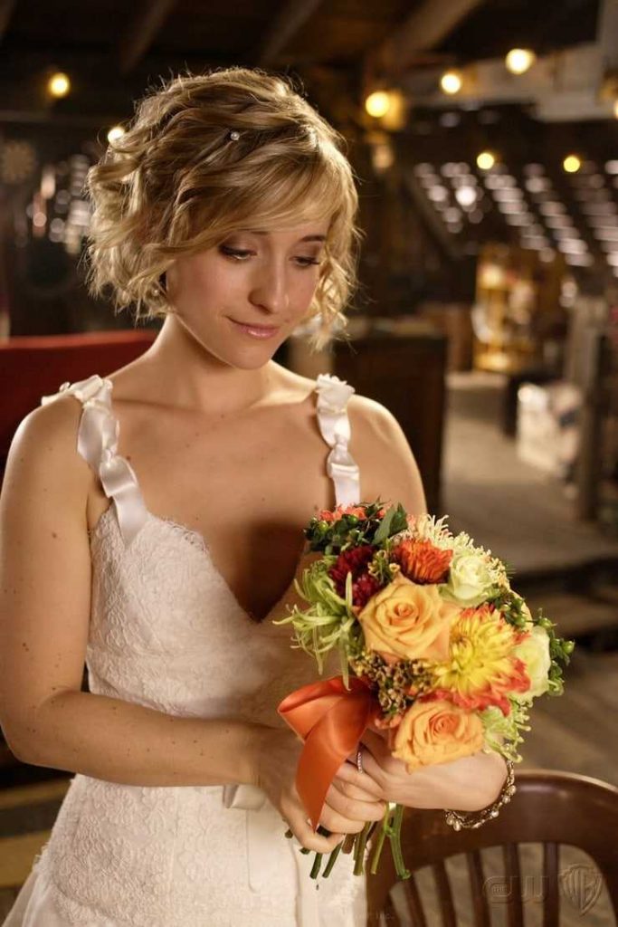 52 Sexy and Hot Allison Mack Pictures – Bikini, Ass, Boobs 22