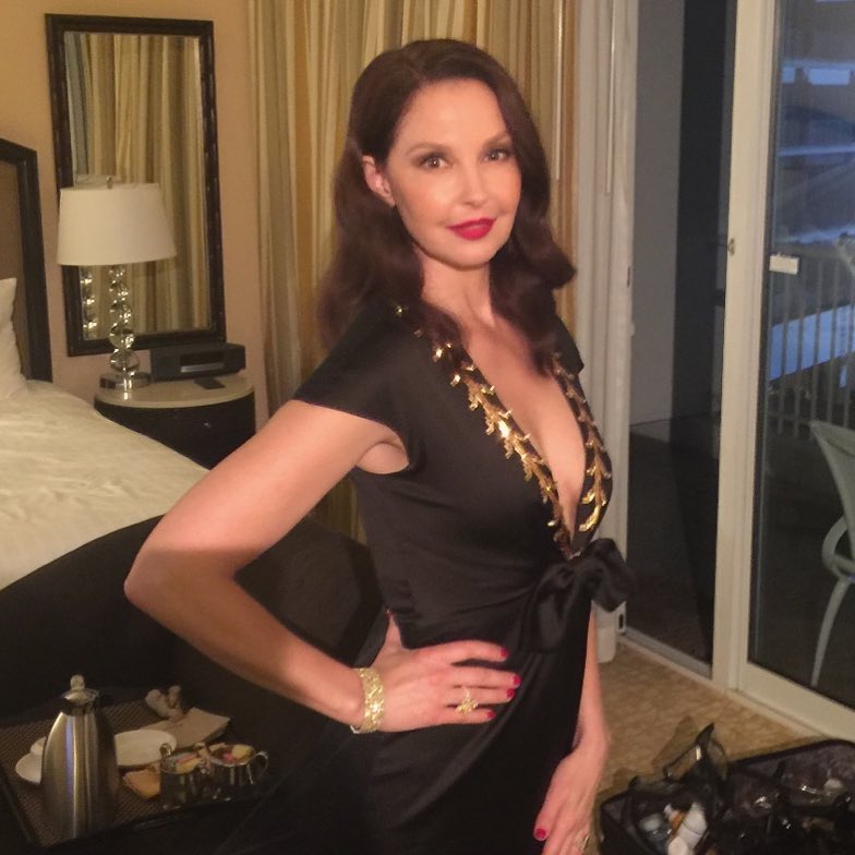 49 Sexy and Hot Ashley Judd Pictures – Bikini, Ass, Boobs 49