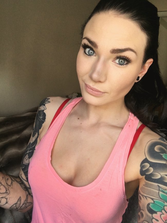 Tattoo’s Are So Sexy On A Girl (31 Photos) 36