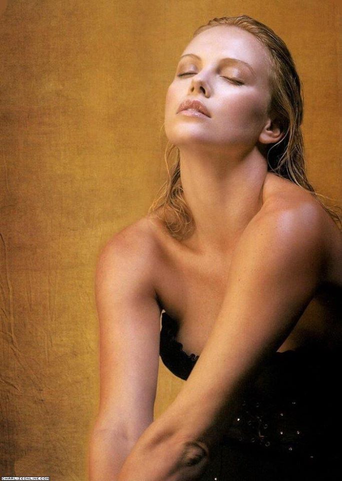 60 Sexy and Hot Charlize Theron Pictures – Bikini, Ass, Boobs 114