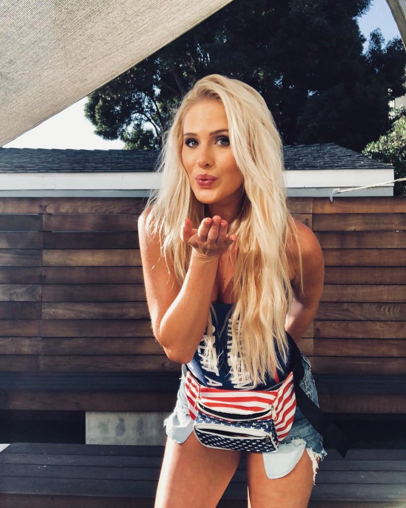 50 Sexy and Hot Tomi Lahren Pictures – Bikini, Ass, Boobs 31