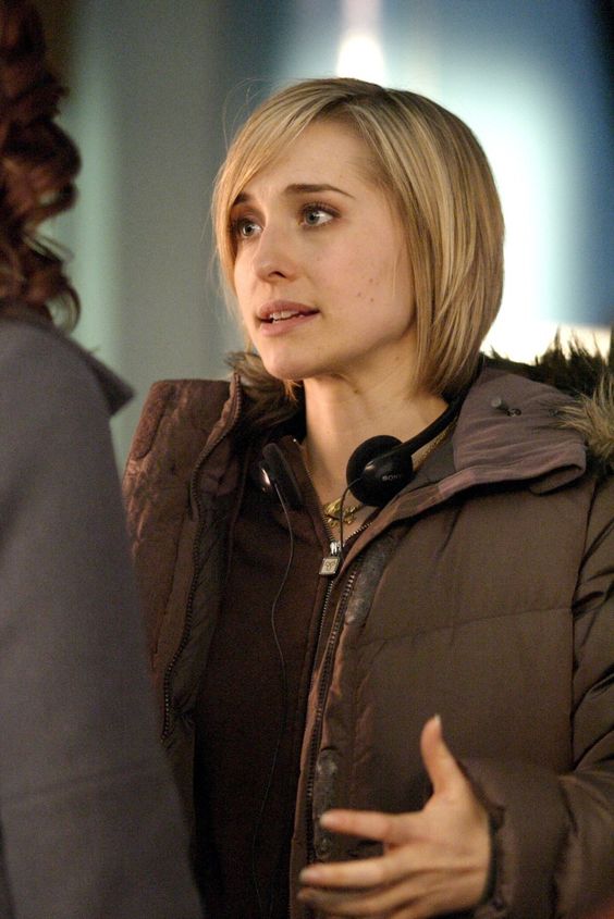 52 Sexy and Hot Allison Mack Pictures – Bikini, Ass, Boobs 42
