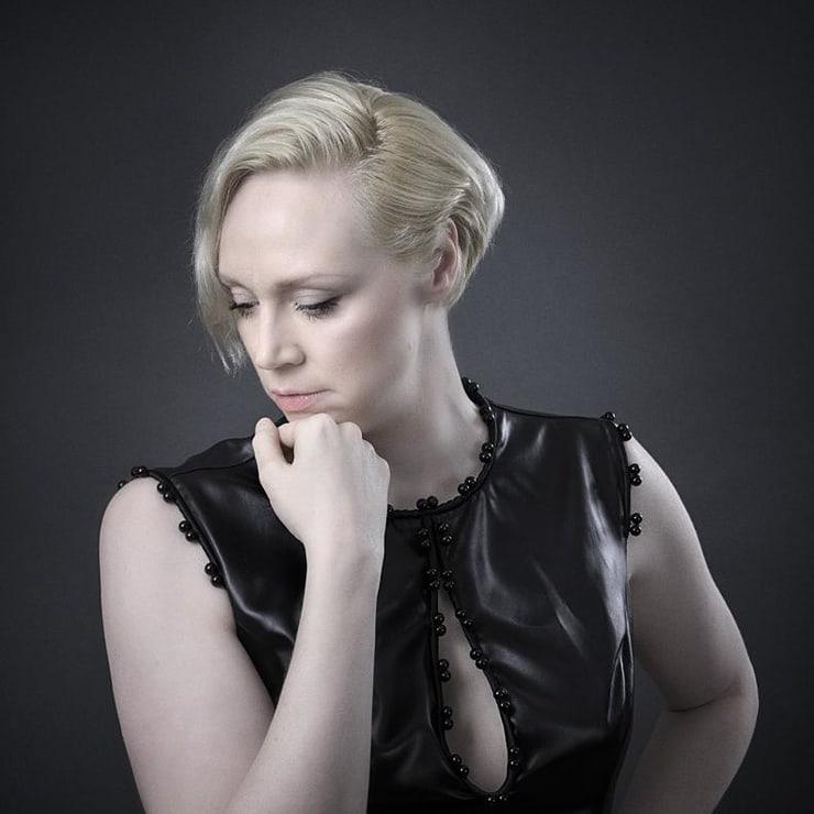 57 Sexy and Hot Gwendoline Christie Pictures – Bikini, Ass, Boobs 10