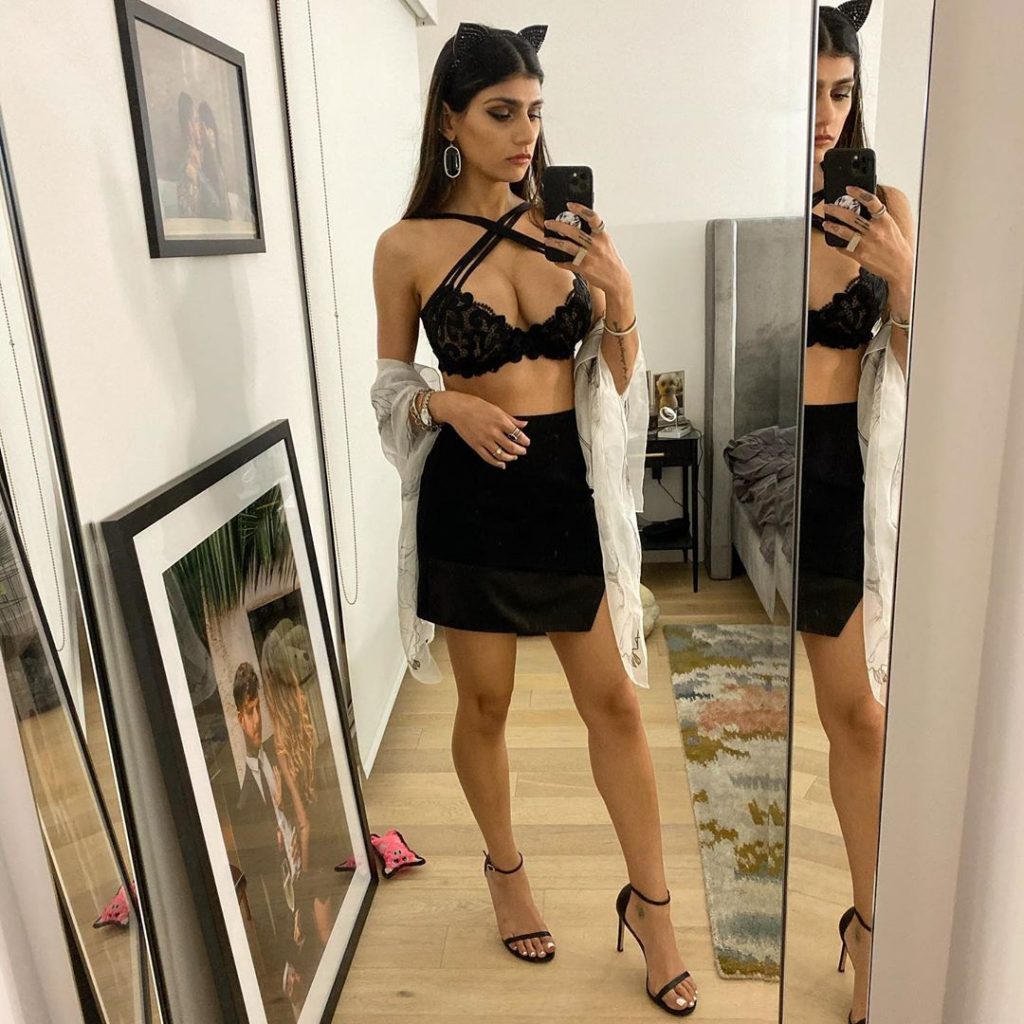 60 Sexy and Hot Mia Khalifa Pictures – Bikini, Ass, Boobs 106