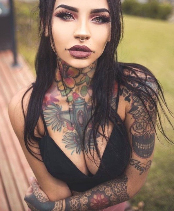 Hot and Sexy Tattoos are one sexy attribute Girls Posting Pictures on Instagram and Social Media (18 Photos) 13