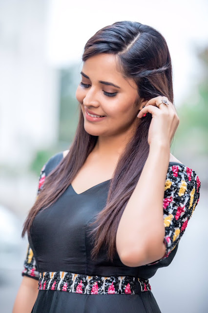 Anasuya Bharadwaj Looking Stunning In Black Outfits 3