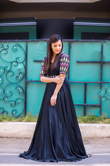 Anasuya Bharadwaj Looking Stunning In Black Outfits 5