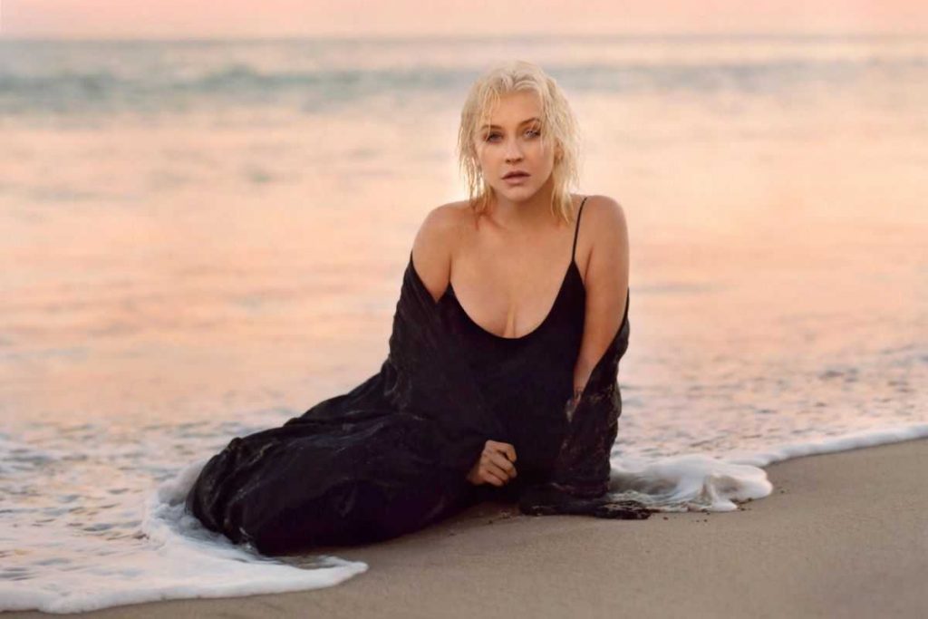 50 Sexy and Hot Christina Aguilera Pictures – Bikini, Ass, Boobs 46