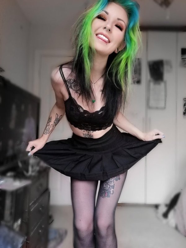 38 Hot Girls With Dyed Hair 5