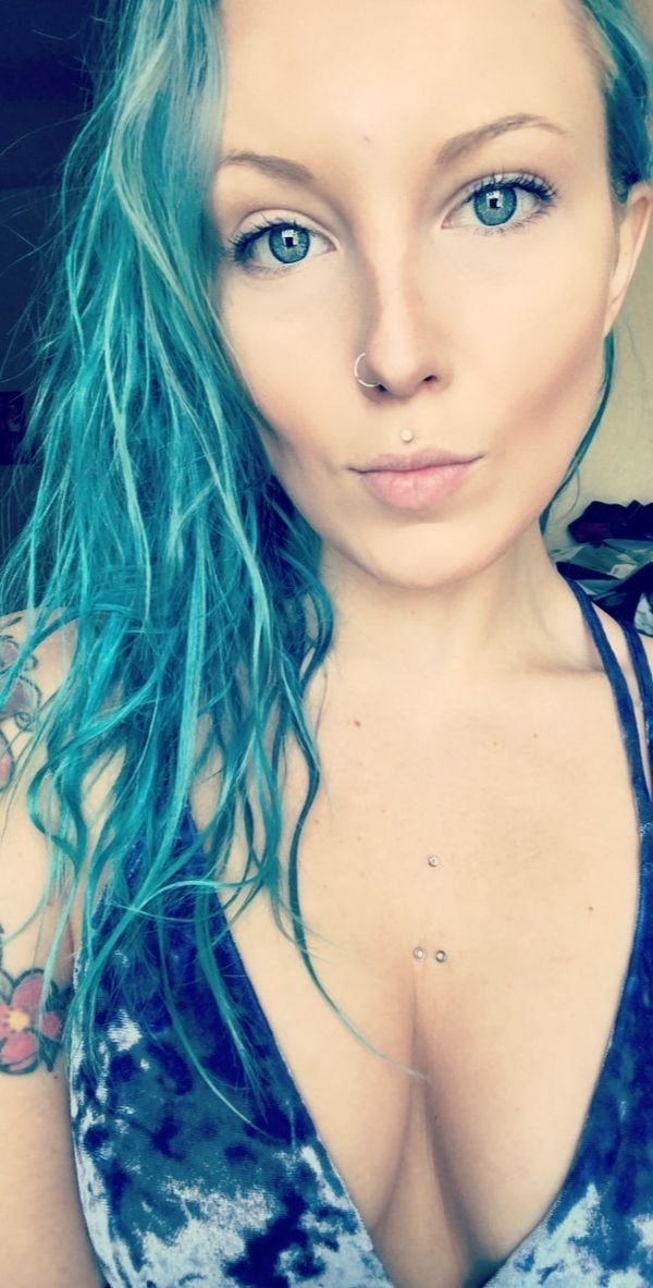 38 Hot Girls With Dyed Hair 35