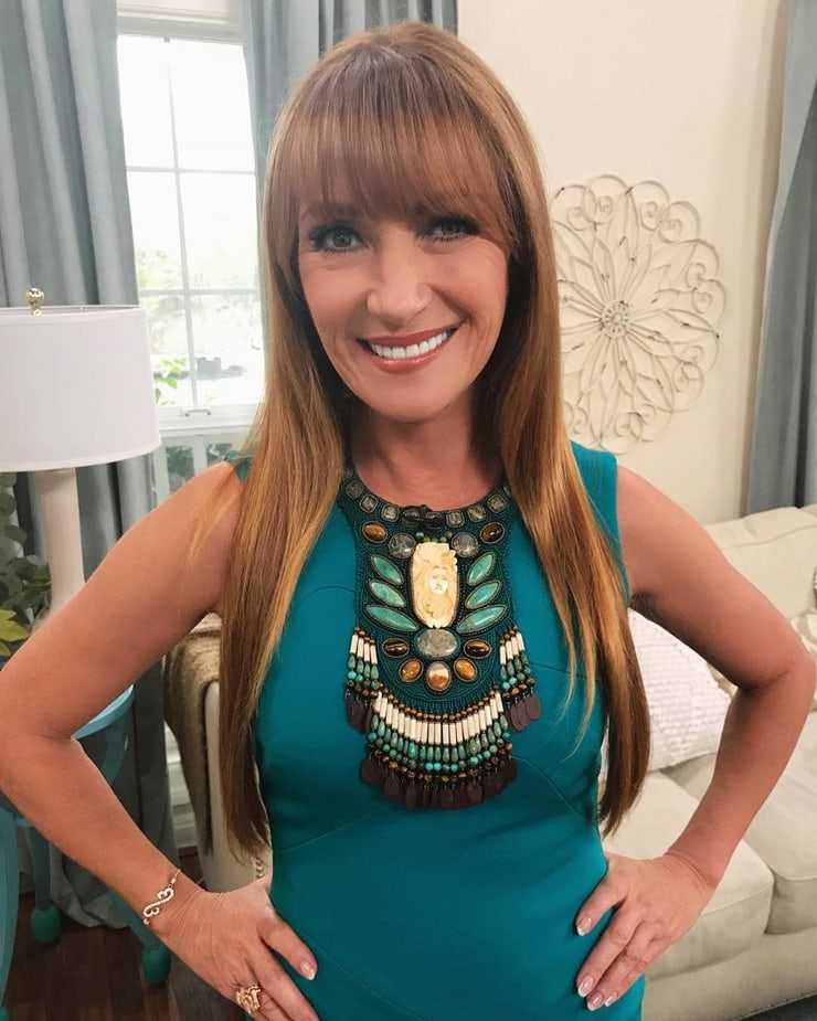 51 Sexy and Hot Jane Seymour Pictures – Bikini, Ass, Boobs 33