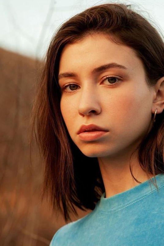 70+ Hot Pictures Of Katelyn Nacon Which Are Sure to Catch Your Attention 266
