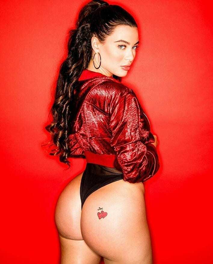 Lana Rhoades sexy ass pics