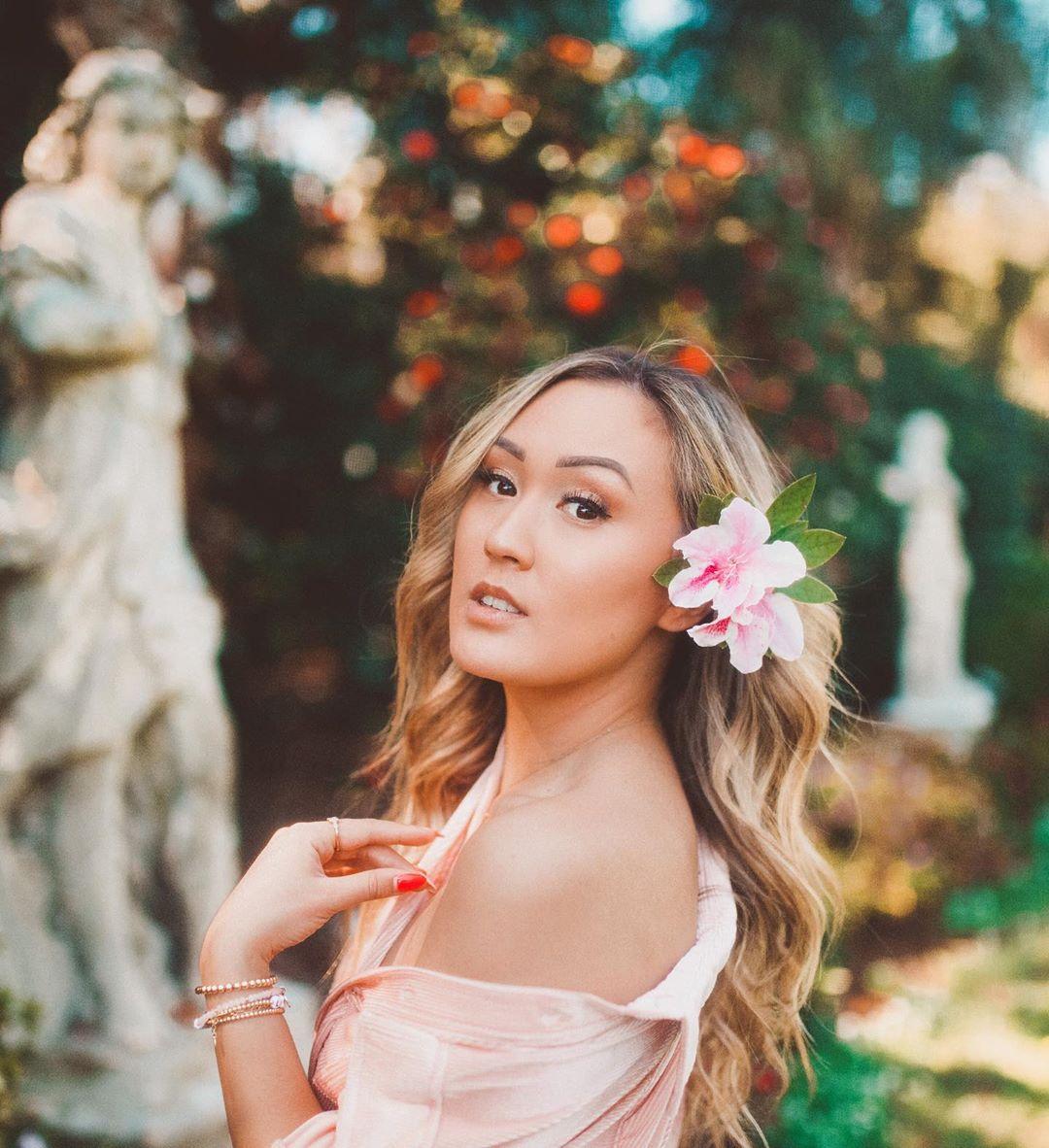 51 Hot Pictures Of LaurDIY Are Excessively Damn Engaging 37