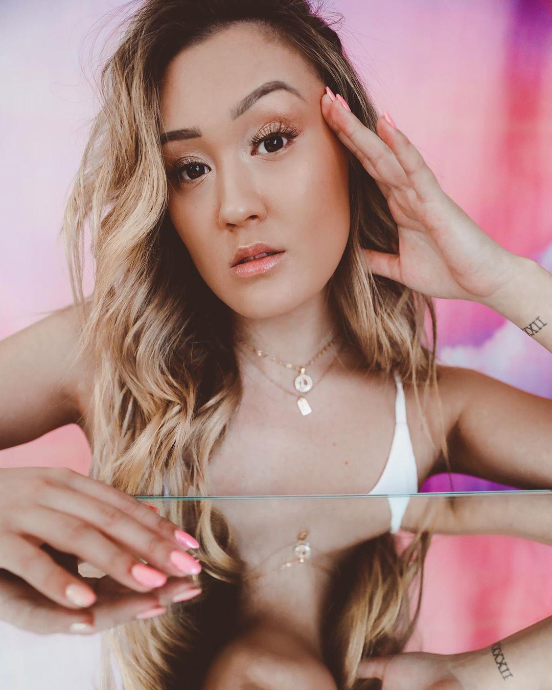 51 Hot Pictures Of LaurDIY Are Excessively Damn Engaging 35