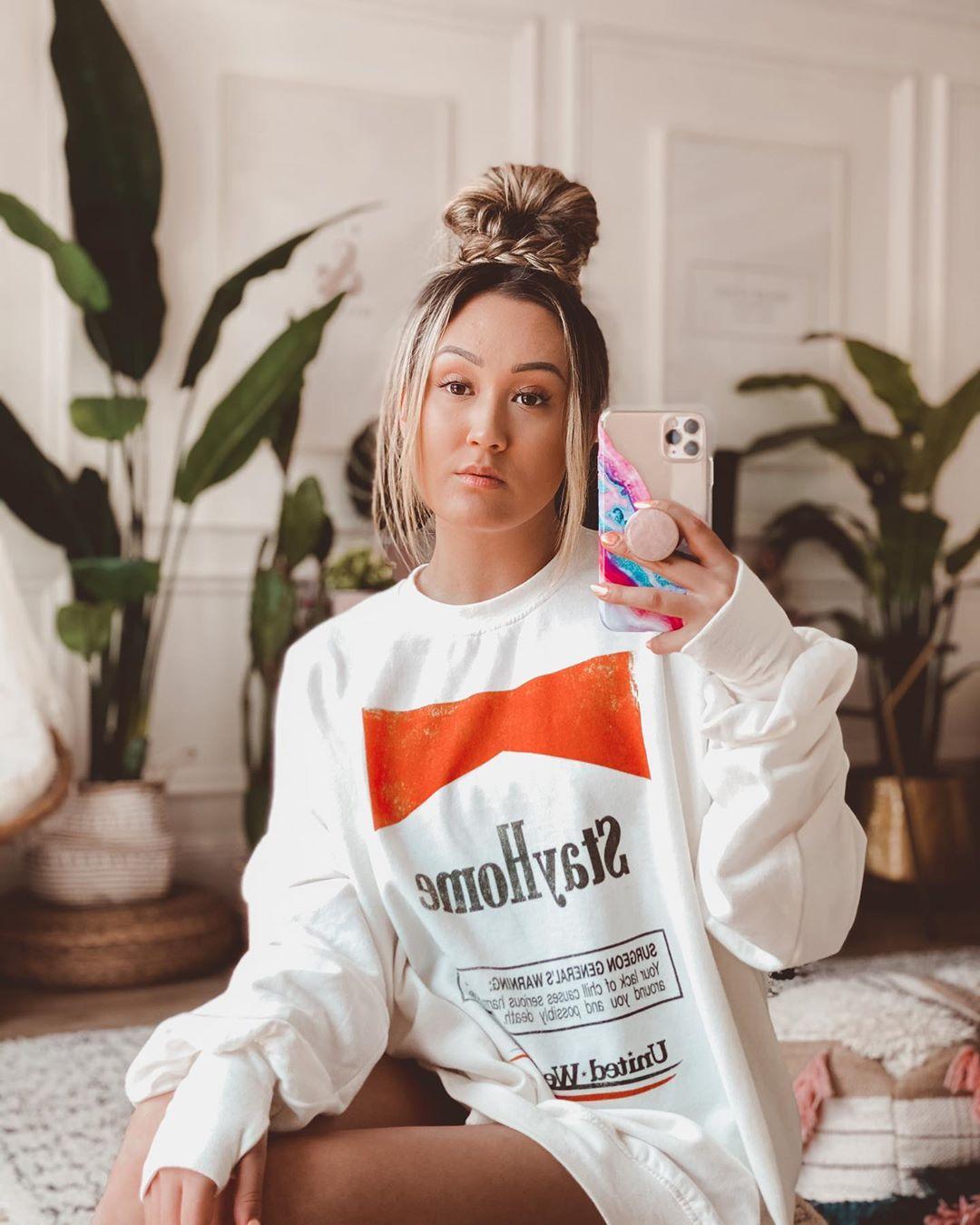 51 Hot Pictures Of LaurDIY Are Excessively Damn Engaging 31