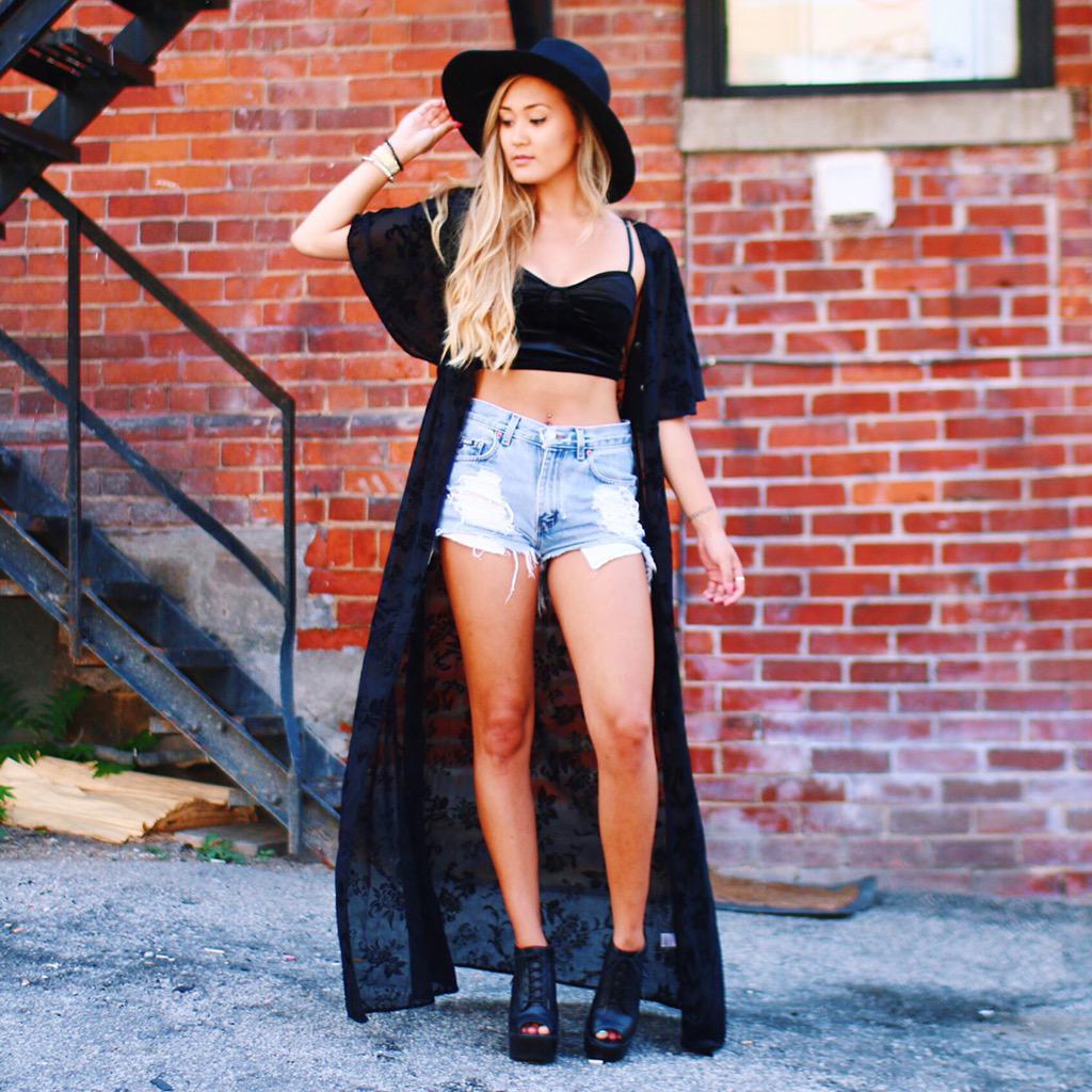 51 Hot Pictures Of LaurDIY Are Excessively Damn Engaging 25