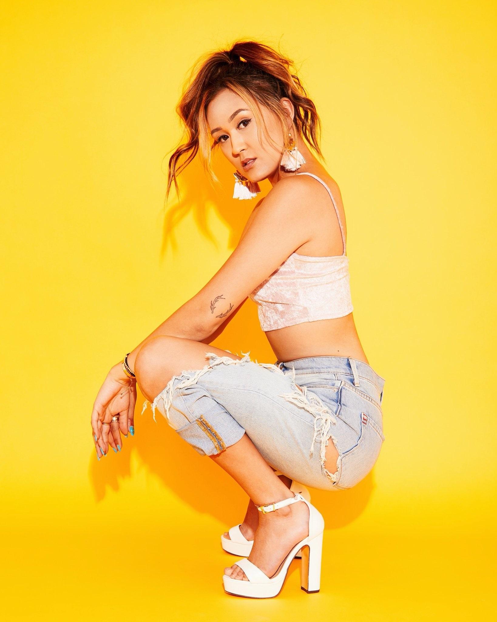 51 Hot Pictures Of LaurDIY Are Excessively Damn Engaging 19